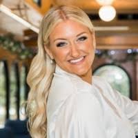 Carly Hamill's Instagram, Twitter & Facebook