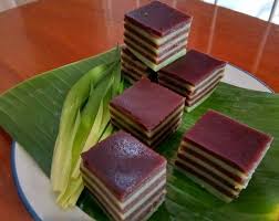 Klepon ini islami ya manteman, hehe teksturnya lembut dan ga alot, karena ada penambahan t. Kue Lapis Menado Super Legit Lembut Nyoklat By Marissca Bangun Kue Lapis Food Food And Drink