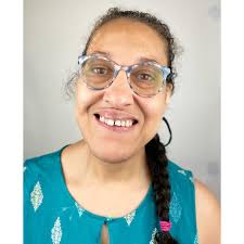 Meet Vinetta Miller, one of our featured artists at the Outsider Art Fair  2025! “I like to paint portraits the most. People model for me, and they're  all different. I want them