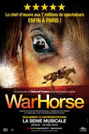 Pendant ce temps, d'immenses armées se préparent à s'affronter dans le cauchemar de la guerre. War Horse Le Spectacle Evenement Arrive A Paris