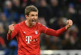 Thomas muller pokes fun at arsenal after serge gnabry's double against chelsea. Thomas Muller Extends Contract At Bayern Munich Loop News