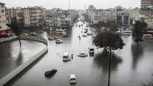 Las fuertes lluvias causan inundaciones en la ciudad turca de Antalya