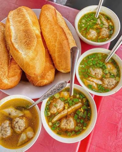 Bánh mì xíu mại Đà Lạt: Dân bản địa bật mí 13 quán siêu ngon