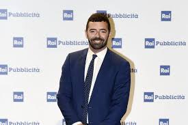 Il collegio dei probiviri ha espulso dal movimento 5 stelle il senatore gianluigi paragone. Chi E Alberto Matano Giornalista E Conduttore Di La Vita In Diretta