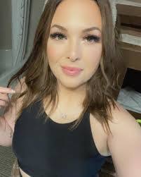 Kelsey Crosby's Instagram, Twitter & Facebook