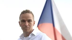Předseda pirátské strany pan bartoš v ostrém dialogu s janou bobošíkovou mmj. Ivan Bartos Byt Proti Fasismu Je Normalni Piratske Listy
