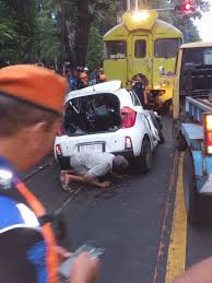 Walaupun harga kereta turun, myvi 2018 tu memang tak patut dibeli kerana ada 10 sebab kukuh! Ternyata Kia Picanto Yang Tabrakan Vs Kereta Api Di Solo Bukan Brio Ini Foto Fotonya Bonsaibiker
