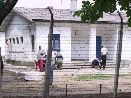 Penit poarta albă sun incontestabile, bravo lor, își fac treaba bine!! Un Avocat AcuzÄƒ Tratamente Inumane Dincolo De Gratiile De La Poarta AlbÄƒ Evenimentul Zilei