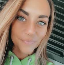 My beautiful sweet bestie. Hit her up 🤪🤪