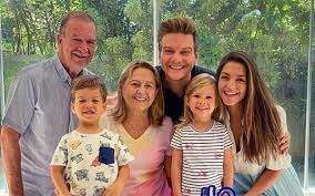 Explore tweets of michel teló @micheltelo on twitter. Michel Telo Completa 40 Anos E Ganha Festa Surpresa Quanta Gratidao Quem Quem News