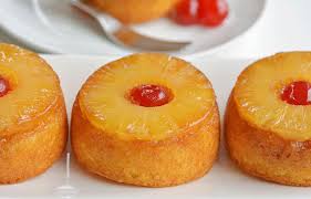 Vous Aimez Les Gateaux Renverses Aux Ananas Voici Une Delicieuse Recette De Petits Ga Mini Pineapple Upside Down Cakes Upside Down Cake Pineapple Upside Down