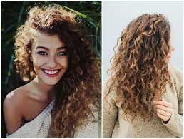 Naturlocken Frisuren U2013 Schnitte Und Stylingideen Fur Alle Arten Von Locken Woher Kommen Die Locken Naturlocken Frisuren Naturlocken Naturlocken Lange Haare