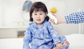 Cara untuk tahu bayi anda demam, ialah rasa panas dibahagian dahi, leher, belakang dan perut apabila disentuh. Cara Menurunkan Demam Anak Tanpa Obat Cepat Dan Aman Honestdocs