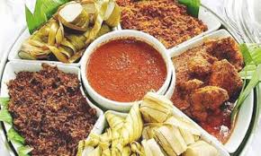 Saksikan video penuh untuk kisah keluarga aman yang menjadikan raya tahun ini lebih bermakna dengan daia. 7 Juadah Wajib Ada Di Pagi Raya