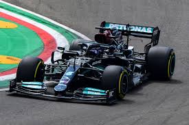 Les fans de sports mécaniques peuvent suivre les meilleurs. F1 Hamilton Decroche Une 99e Pole A Imola En Devancant De Justesse Les Redbull
