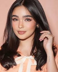 FACE CARD ALWAYS VALID 🤍 Giving ang aktres na si Andrea Brillantes ang  gorgeous-looking sa photos na ini-upload ng makeup artist na si Anthea  Bueno. (Instagram/anthenabueno)