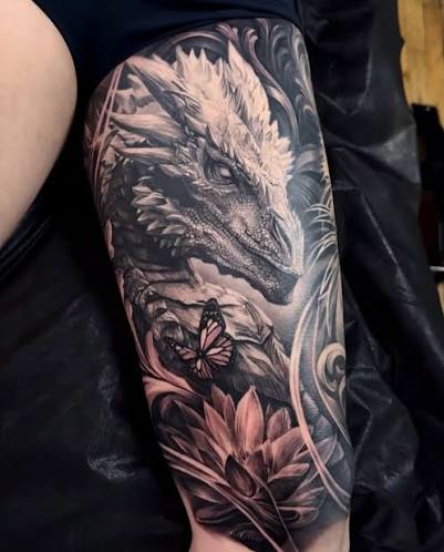 Highly detailed dragon by @dayantorresart 🐉 with strong texture work,  smooth shading transitions, and controlled contrast throughout the  piece🔎The scales, ornamental flow, and soft pink accents were balanced  carefully to maintain depth