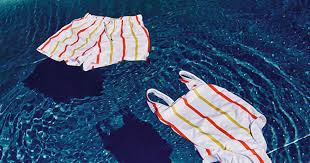 Des mcdo ouverts à paris, en région parisienne et dans l'ouest de la france. Mcdonald S Va Fabriquer Des Maillots De Bain Avec D Anciennes Pailles En Plastique