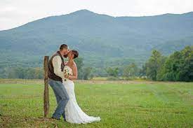 Mountain View Wedding Near Gatlinburg Tn Cades Cove Lequire Field Smoky Mountain Wedding Gatlinburg Weddings Mountain View Weddings