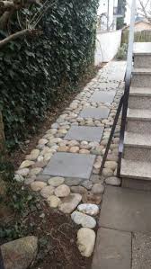 Gartenweg Aus Kieselsteinen Und Betonplatten Garten Bauerngarten Gartenweg