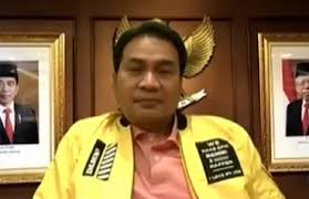 Jadi makelar dugaan suap penyidik kpk, maki ingatkan azis syamsudin jangan sembunyi. Aziz Syamsuddin Akui Cek Naskah Ruu Ciptaker Secara Random