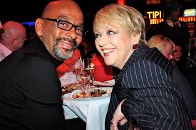 Das Maneo-Projekt, das gegen Gewalt gegen Homosexuelle kämpft, feiert ...