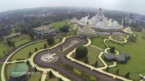 Taman mini indonesia indah atau sering di singkat dengan tmii adalah sebuah kawasan wisata bertemakan kebudayaan indonesia yang terletak di jakarta timur. Taman Mini Indonesia Indah Tmii Beautiful Of Indonesia Park Jakarta Indonesia Taman Beautiful