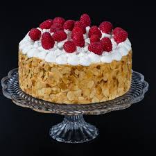 4 uova, 20 g di colla di pesce, 500 ml di latte, 100 g di zucchero, 1 bacello di. 7 Consigli Per Preparare La Torta Charlotte Con Lamponi Dolcidee
