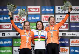 Dutch cyclist anna van der breggen celebrated clinching gold in the women's road, but her teammate annemiek van vleuten crashed. Van Der Breggen Wil Van Vleuten Niet Kopieren Foto Destentor Nl