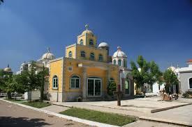 Tombs In Jardines Del Humaya In Mexico Those Who Commission Them Will Spend Whatever It Takes To Ensure That Their Patriarchs Mansions Mausoleum House Styles