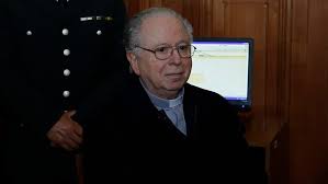 The case of fernando karadima concerned the sexual abuse of minors in chile, which became public in 2010. Fernando Karadima Ingresa De Urgencia Al Hospital De La Universidad Catolica T13
