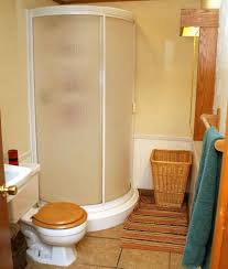 Desain lainnya adalah dengan membuat taman tepat di luar jendela kamar mandi anda. 60 Desain Kamar Mandi Minimalis Sederhana Suka Suka