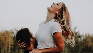 Daca te intrebi de ce tace un barbat, afla ca nimic nu e intamplator. 9 Gesturi Deloc Romantice Prin Care Un BÄƒrbat IÈ›i Spune CÄƒ Te IubeÈ™te