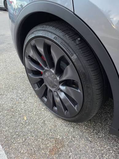 Wrong tire size on Tesla Model Y?