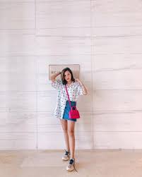 Beby ikut dirumah gue sekalian silahturahmi, ngumpul bareng dan beby nginep disini. 10 Style Warna Cerah Beby Tsabina Bikin Ceria Energik