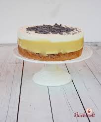 Ein lockerer schokoladenboden mit bananenscheiben belegt und mit vanillepudding. Bananen Schmand Torte Jennys Backwelt