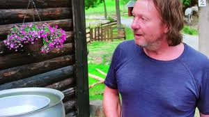Der kastet han munnbindet på bålet. Farmen Kjendis Alex Rosen Og Charter Svein Separerer Melk Youtube