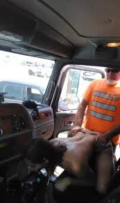 Trucker gets some lot lizard pussy in his rig - ThisVid.com