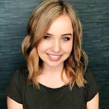 Julia Gore's Instagram, Twitter & Facebook