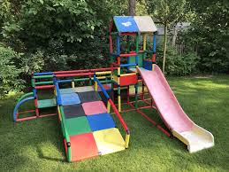 Quadro Fur Die Kleinsten 12m Mit Rampe Brucke Und Rutschenturm Quadro Klettergerust Spielplatz Kletterturm