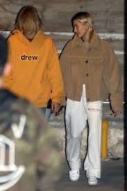 Hailey Baldwin Style With Justin Bieber October 24 2018 Star Style Celebrity Fashion Hailey Baldwin Style Star Fashion Hailey Baldwin