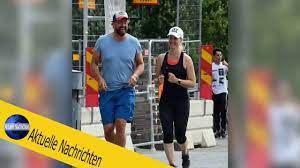 Gräfe und unzer verlag/ sebastian fuchs. Judith Rakers Exklusives Foto Frisch Verliebt In Einen Familienvater Youtube