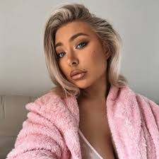 Catherine Crane's Instagram, Twitter & Facebook