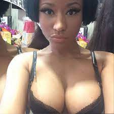 Nicki Minaj flashes boobs and new bob (but mainly boobs) in very revealing  selfie 