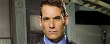 Castle' ficha al hombre volador de 'Heroes'