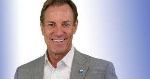 Robert Rippee's Instagram, Twitter & Facebook