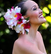 Ho'omaika'i 'ana to 'ohana member, Maya Lindsley Kawailanaokeawaiki Saffery  for their promotion to Associate Specialist at UH Mānoa's Hawai'inuiākea  School of Hawaiian Knowledge. Hulō! 🎉