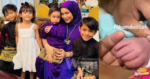 Ahead, we will also know about ayu raudhah dating, affairs, marriage, birthday, body measurements, wiki, facts, and much. Ayu Raudhah Selamat Bersalin Anak Kelima Mommy Baby Boy Sihat Selamat Zaquan Mingguan Wanita