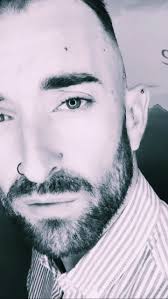 Bebe dime que haces, Este viernes y el resto de tu vida, Porque yo no tengo  planes, ¿Nos vemos o qué?, ¿Nos casamos o qué?, O nos comemos y que el  tiempo