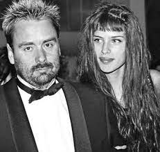 Shot in the stomach by one of gary oldman's alien thugs while singing on stage in a space station resort. Luc Besson Et Maiwenn Le Besco Maiwenn Le Besco Couples Celebres Comedien